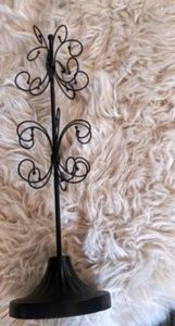 Metal jewelry holder/stand
